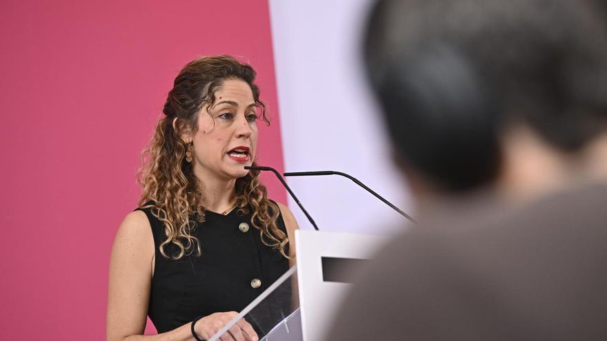 La coordinadora de Movimiento Sumar, Lara Hernández, durante la rueda de prens ofrecida este lunes en Madrid.
