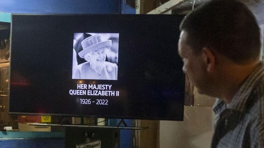 Luto en la Costa del Sol, hogar de 50.000 británicos: "Muchos hemos querido a la monarquía por la reina"