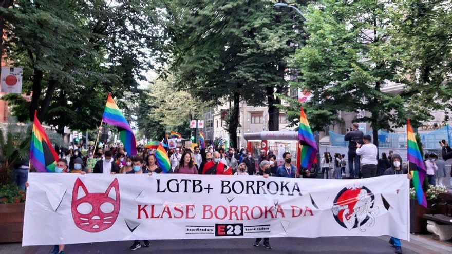 Asociaciones LGTBI alertan de una agresión homófoba a una pareja de jóvenes en Bilbao