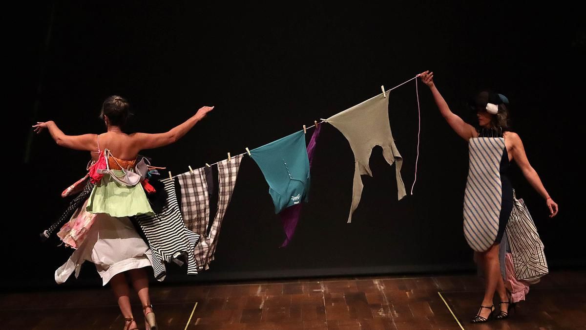 Lavado y planchado, representados en la colección de ropa de la leonesa Esther Calzado.