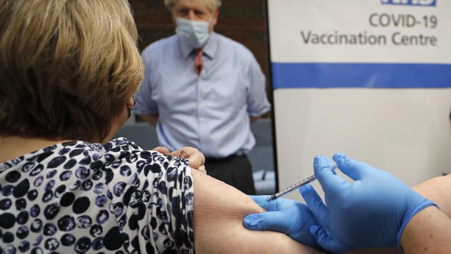 Reino Unido pide a las personas con alergias "significativas" que no se vacunen contra la COVID tras dos casos de reacción