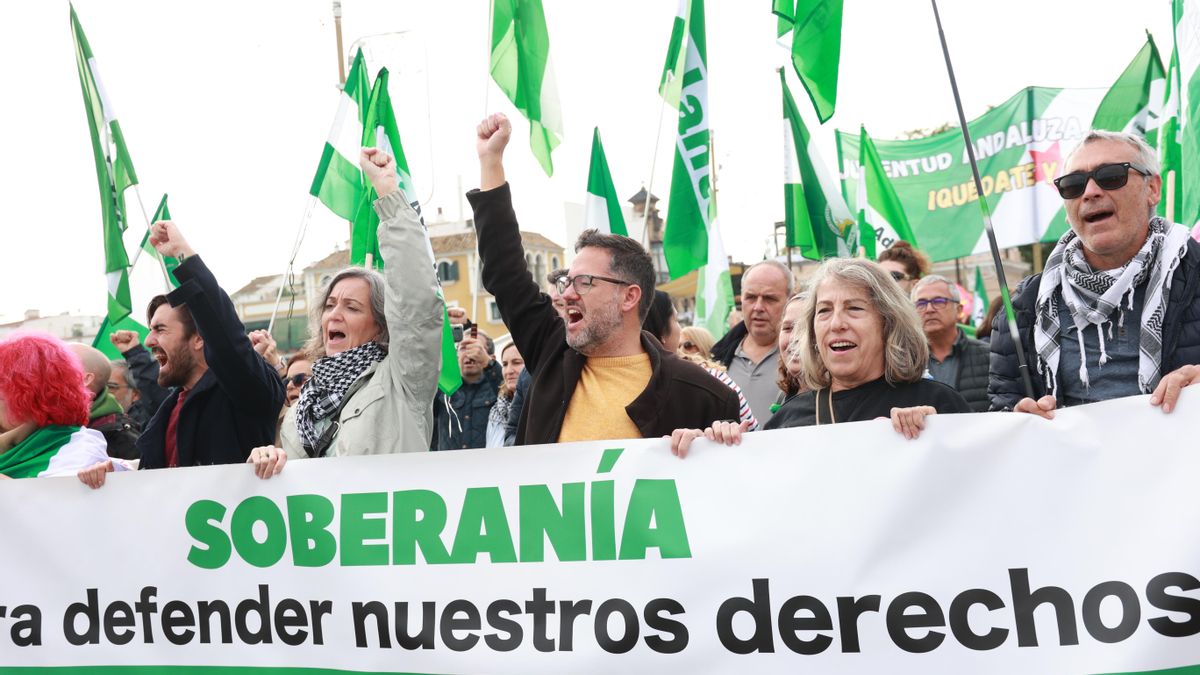 La pirueta política de Adelante Andalucía: captar el voto desmovilizado del PSOE sin restar apoyos a las otras izquierdas