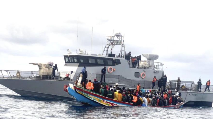 La Marina senegalesa intercepta dos cayucos con 276 migrantes