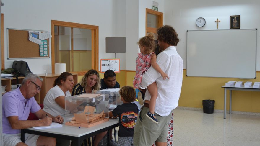 Una mañana electoral en el reducto marbellí de Vox: "Sé que estoy rodeada"