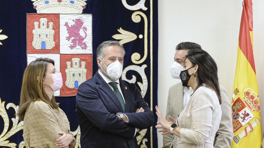 Los jurídicos del Parlamento rechazan la petición del PSOE para iniciar los trámites previos a la investidura de Mañueco