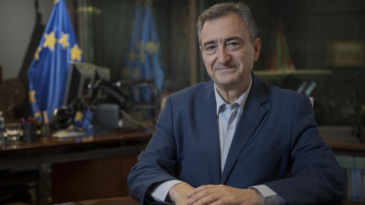 Aitor Esteban, presidente del PNV, en la sede de Sabinetxea, Bilbao.