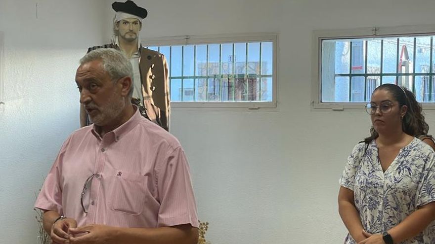 El presidente de Diputación Cáceres y la alcaldesa de Herreruela, Gloria Romero