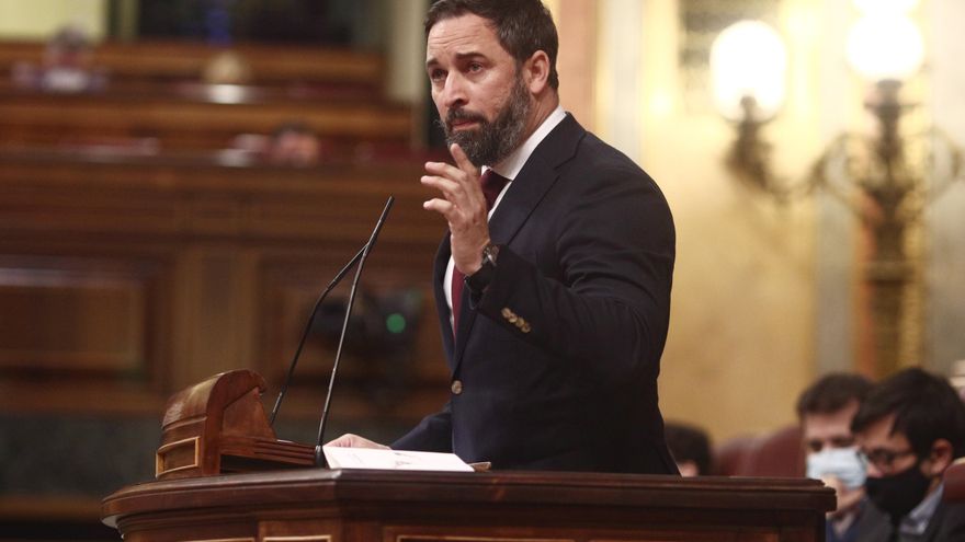 El presidente de VOX, Santiago Abascal, interviene durante una sesión de control al Gobierno