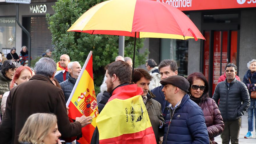Concentración promovida por VOX en León contra el Gobierno de Pedro Sánchez