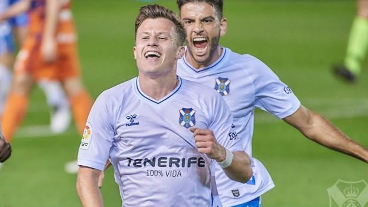 Valera celebra un gol como blanquiazul