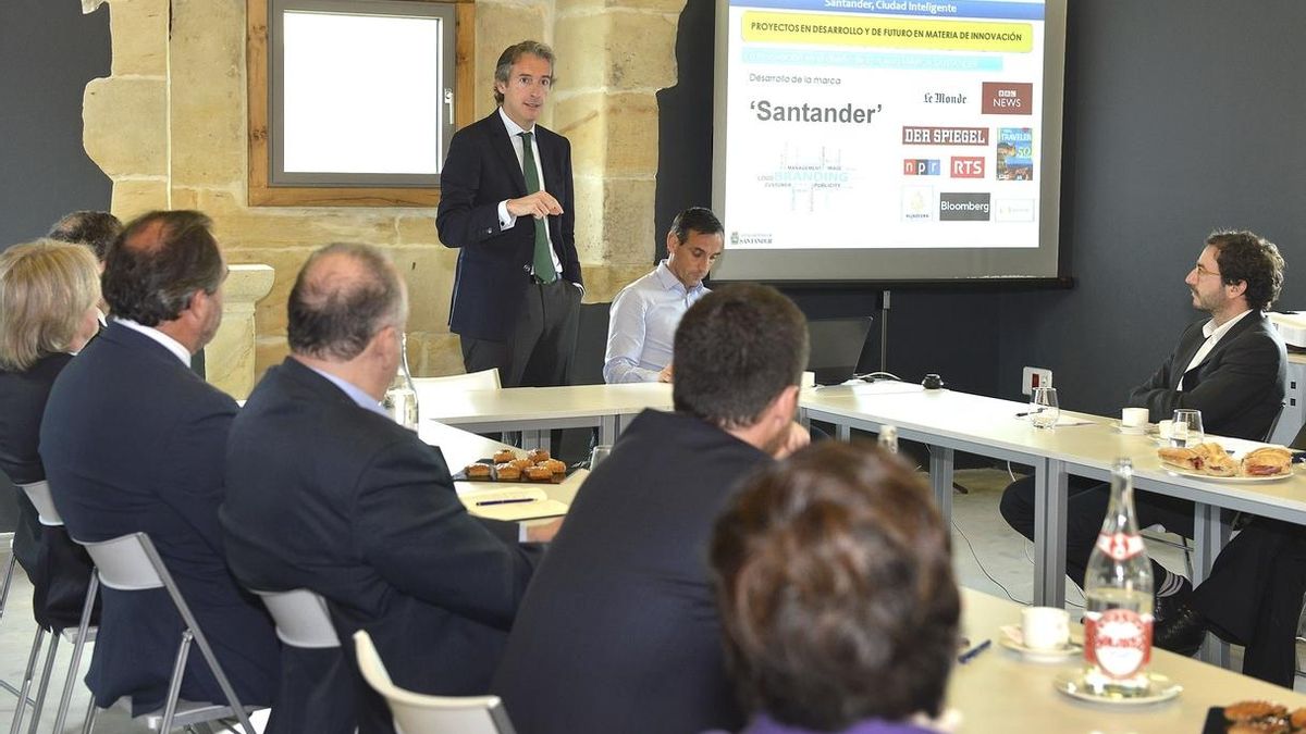 Íñigo de la Serna en un acto en la sede de la Fundación Santander Creativa.