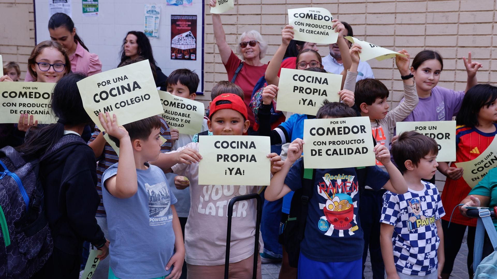 Protesta por el comedor en el Colegio Hernán Ruiz de Córdoba