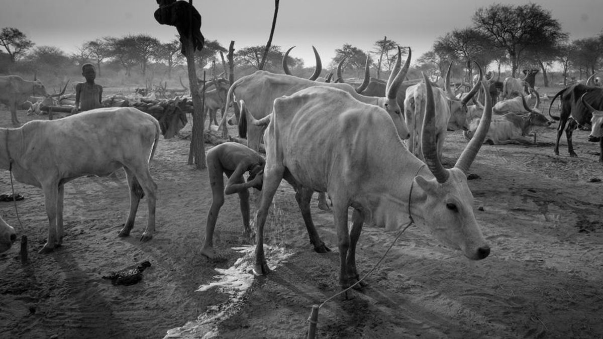 Fotografía de Leny en la aldea de los Mundari, en Sudán del Sur.