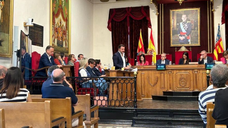 El PP da marcha atrás en Elche y permite aprobar el rechazo a las condenas franquistas de Miguel Hernández