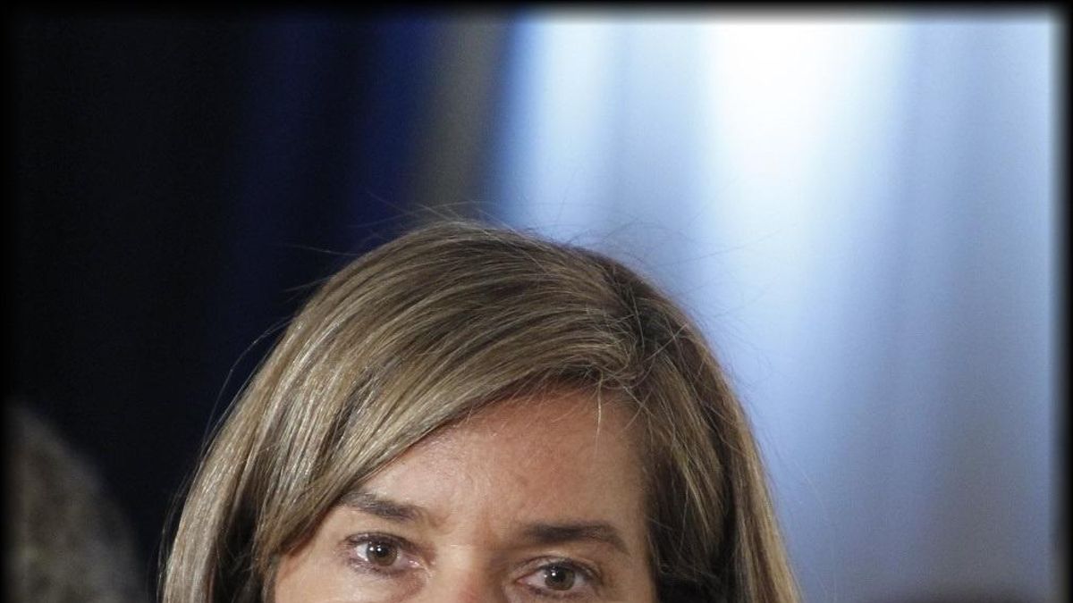Ana Mato dice que Aznar es "un referente" y no ve "en absoluto" una critica a Rajoy