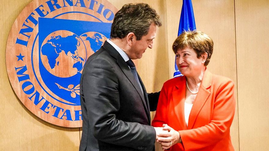 En medio de las negociaciones, el FMI pidió más ajuste y devaluación