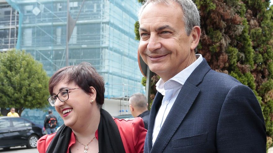 El expresidente del Gobierno José Luis Rodríguez Zapatero, y la candidata a la Alcaldía de San Andrés del Rabanedo, Camino Cabañas