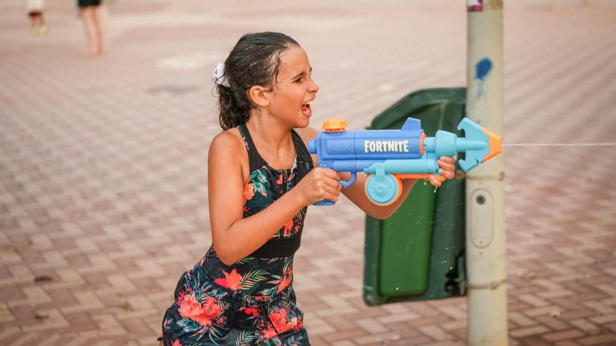 La Asociación Vecinal Diana y Ecologistas en Acción convocan la actividad lúdica 'Flis flas. Fresquitas a fin de mes' frente al calor