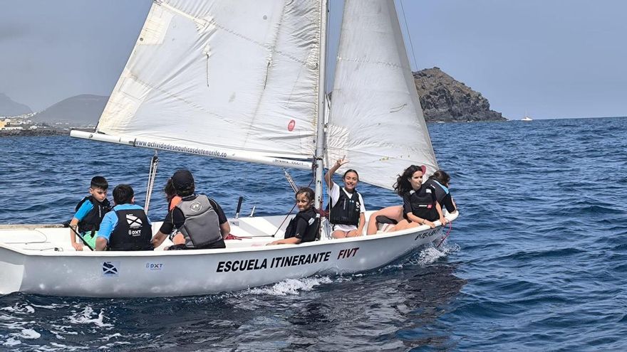 741 usuarios han pasado este verano por la Escuela Itinerante de Vela