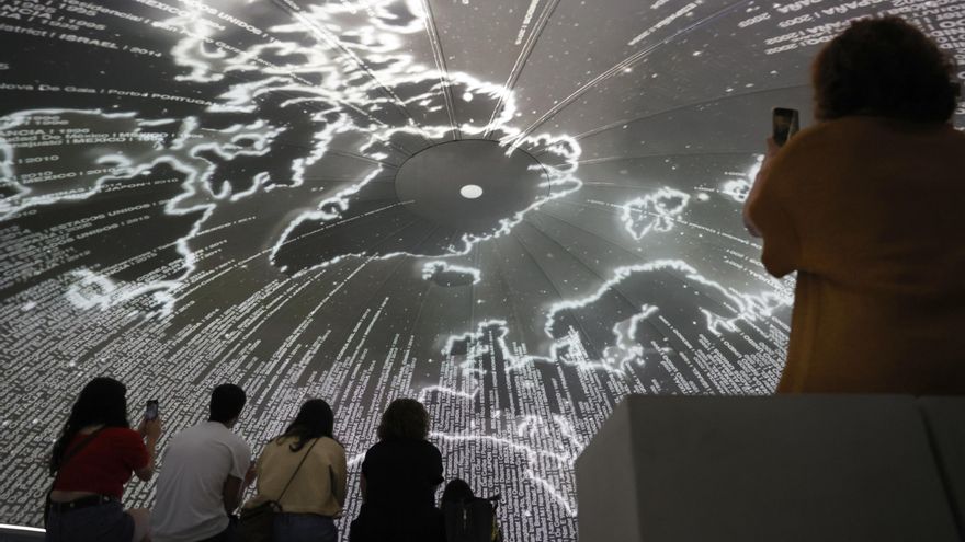 Zara celebra los 50 años de la unión de moda y A Coruña con la energía del mar y una danza