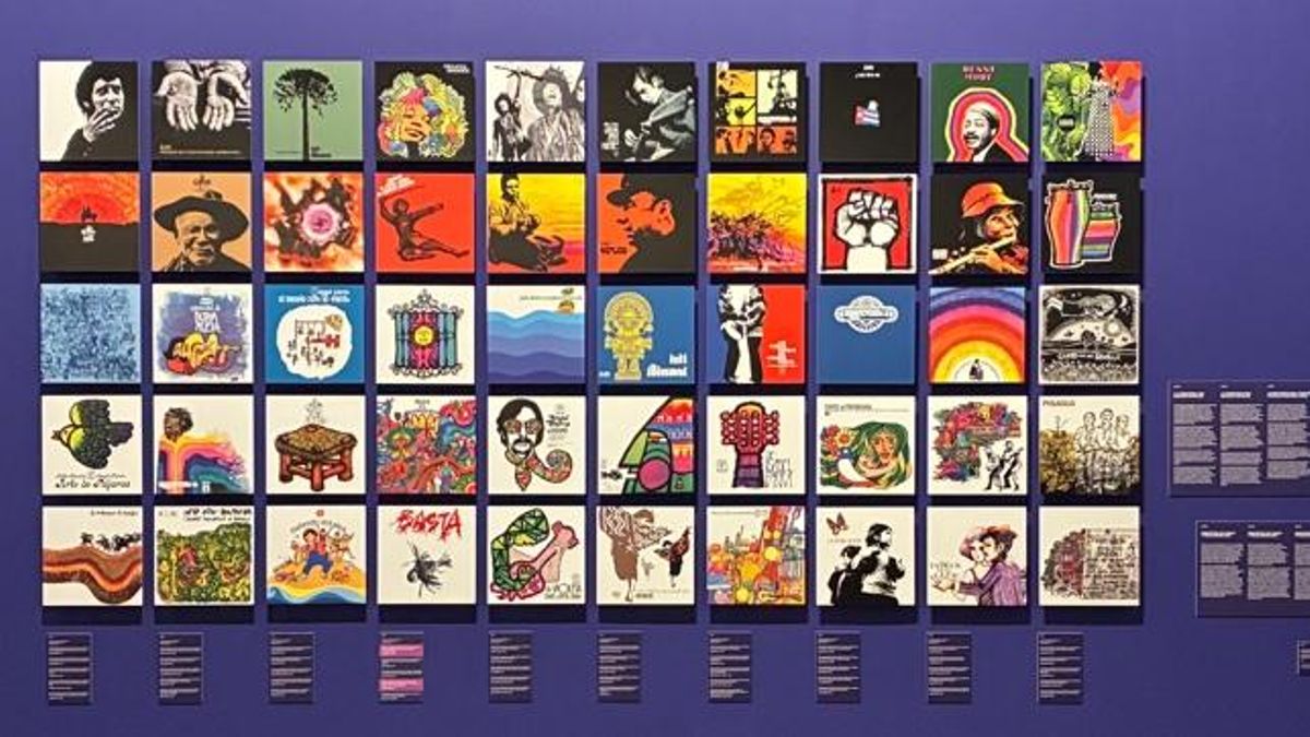 Una muestra de carátulas de la Discoteca del Cantar Popular en la exposición  'Cómo diseñar una revolución: La vía chilena al diseño', que ', que tiene lugar en el Disseny Hub Barcelona