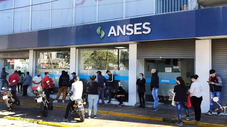 En el primer día de inscripción, más de medio millón de personas se registró para cobrar el refuerzo alimentario