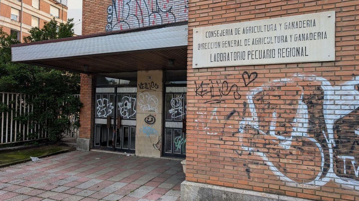 Sufre un incendio el antiguo Laboratorio Pecuario Regional de León