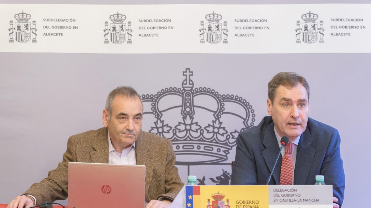 El delegado del Gobierno en Castilla-La Mancha, Francisco Tierraseca, a la derecha de la imagen