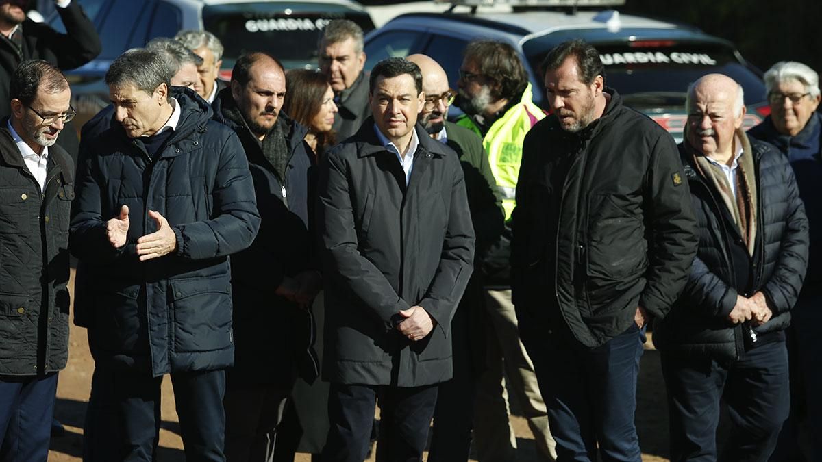 Los Reyes Felipe VI y Letizia visitan la zona 0 del accidente de trenes en Adamuz