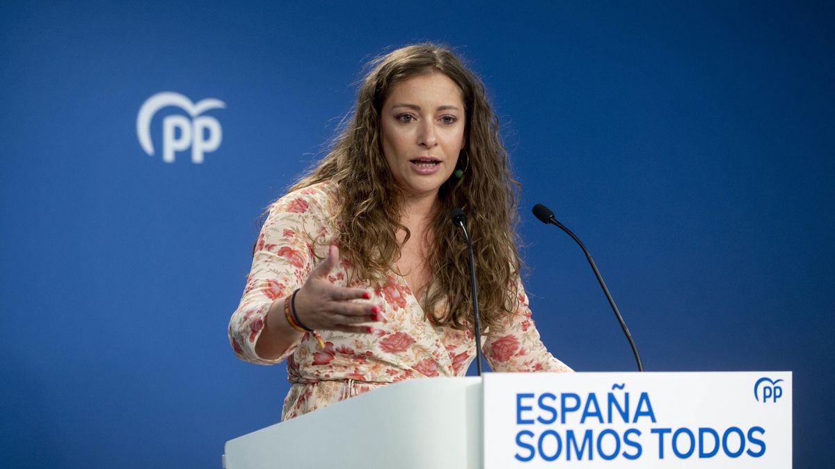 Archivo - La vicesecretaria de Sanidad y Educación del PP, Ester Muñoz, durante una rueda de prensa tras la celebración del Comité de Dirección del Partido Popular en la sede nacional del partido, en Madrid (España). Durante su comparecencia, Sémper ha an