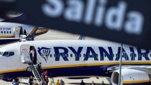 Ryanair despide a dos trabajadores del comité de huelga en los paros contra el ERE en España