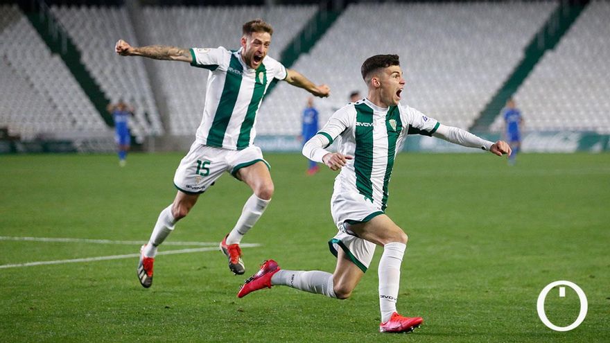 Los jugadores del Córdoba celebran el 2-1