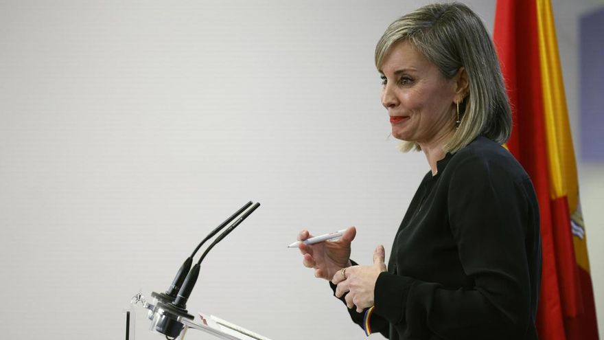 La diputada de Sumar Verónica Martínez en una rueda de prensa en el Congreso de los Diputados.