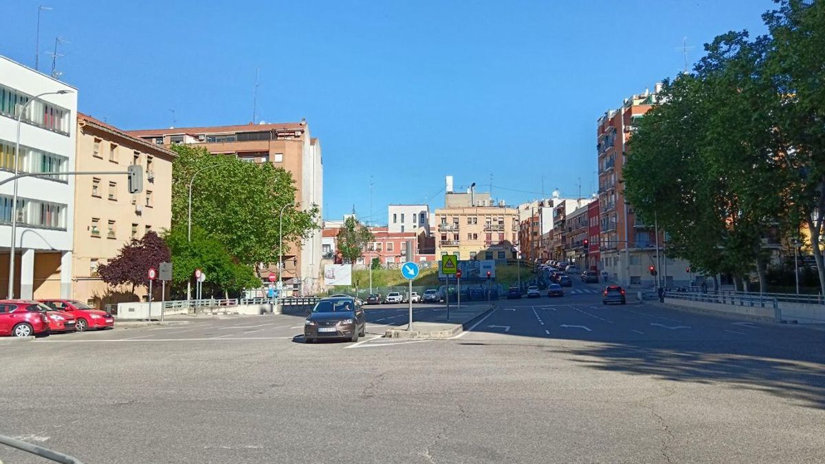 Los cuatro carriles por sentido de la plaza de Ángel Carbajo