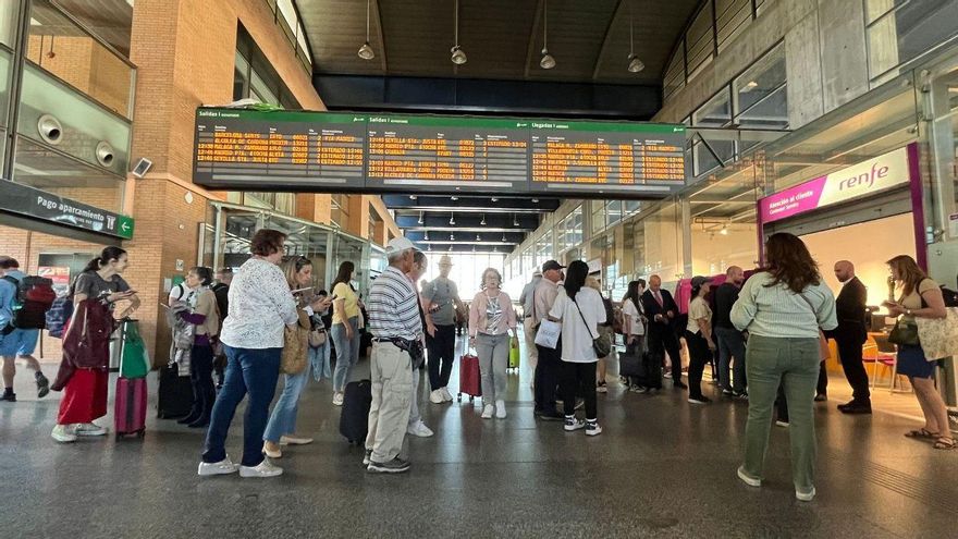 Estación de Córdoba, durante el apagón de este lunes.