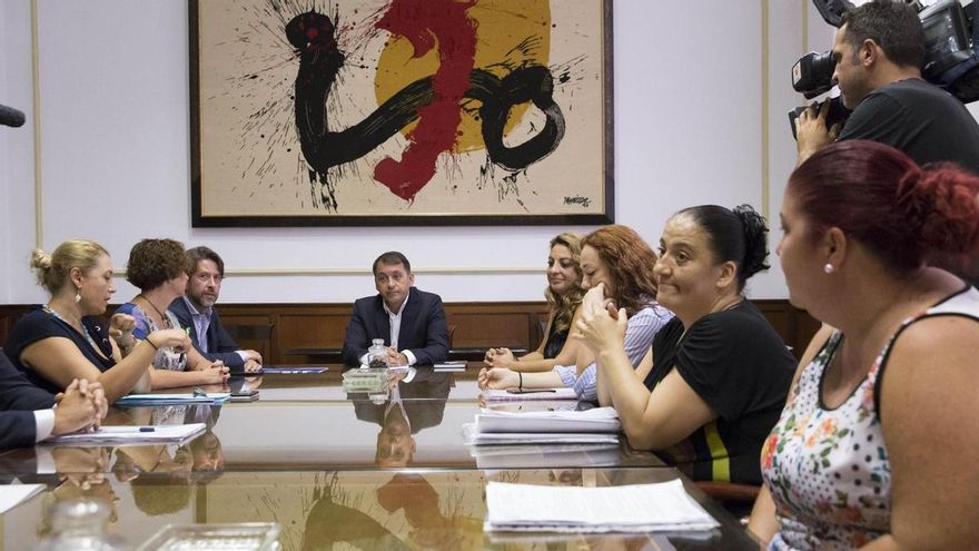 José Manuel Bermúdez preside la reunión de urgencia de este lunes para tratar el problema social de Añaza