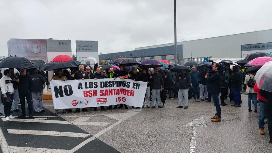 Imagen de archivo de la concentración de la plantilla de BSH contra los despidos en la fábrica de Santander
