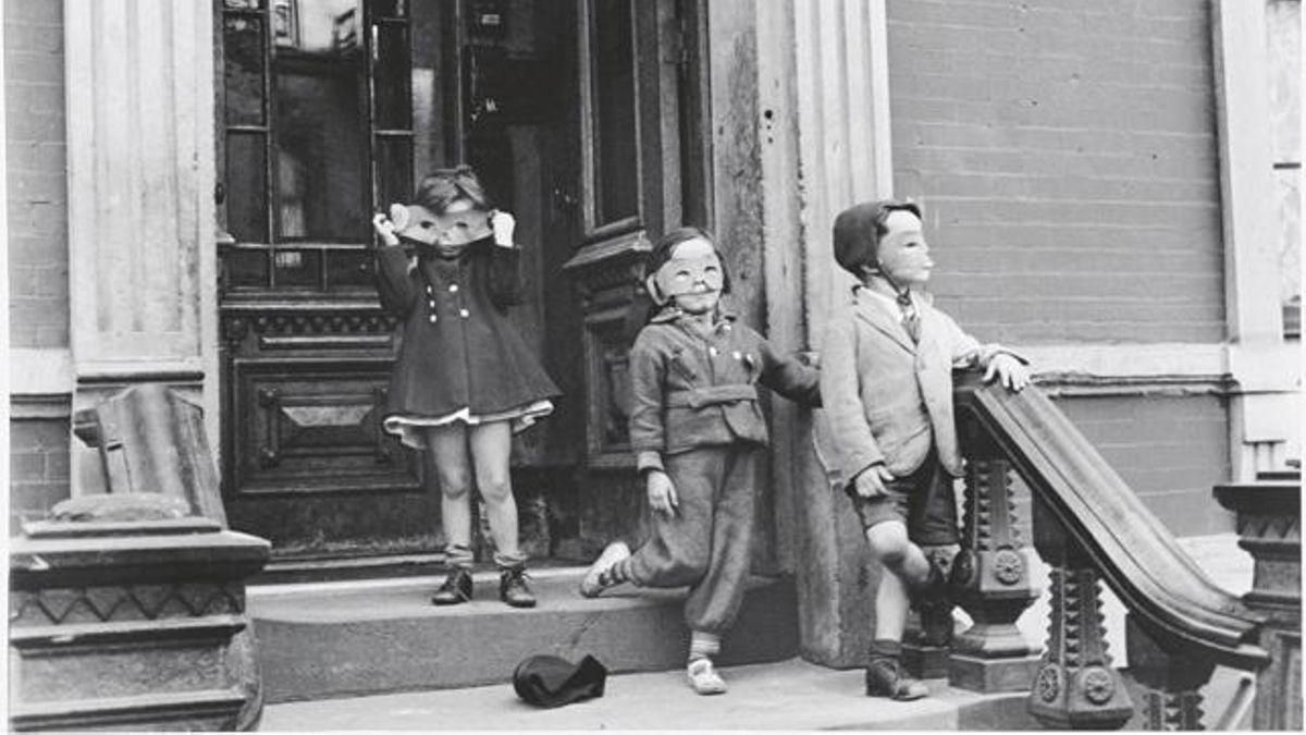 Imagen tomada por Helen Levitt en New York en 1939. Zander Galerie, Cologne