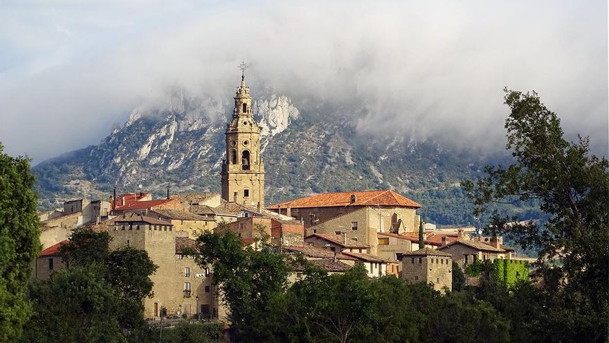 Las ocho torres de Iberdrola en la villa medieval de Labraza: el primer parque eólico en Euskadi en dos décadas