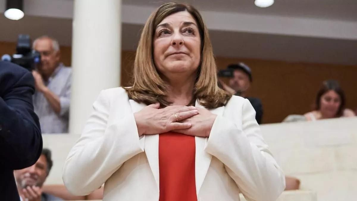 María José Sáenz de Buruaga, en su sesión de investidura como presidenta de Cantabria.