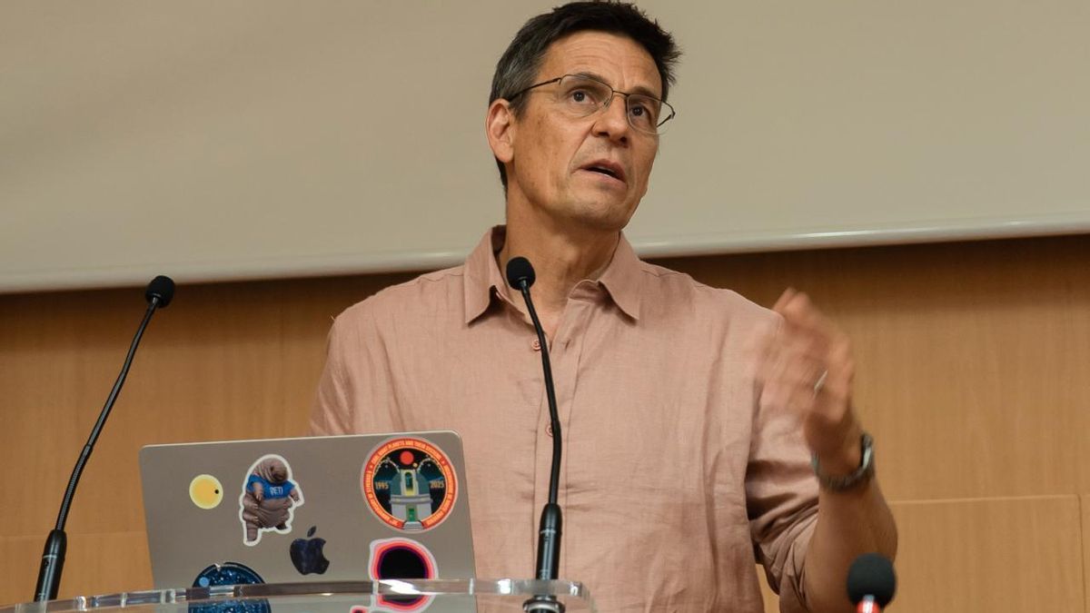 Didier Queloz, Premio Nobel de Física en 2019, durante su conferencia en el Aula del IAC.