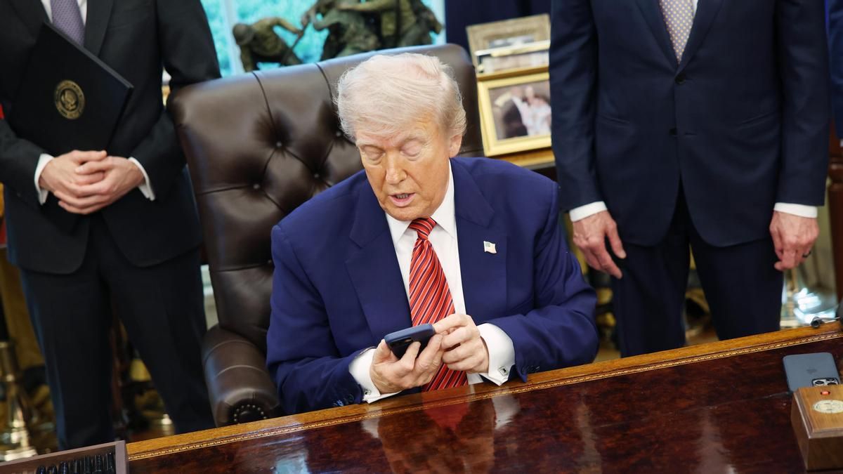 La última corruptela de Trump para enriquecerse: cobrar 100.000 dólares al mes para poder ver antes sus mensajes en su propia red social