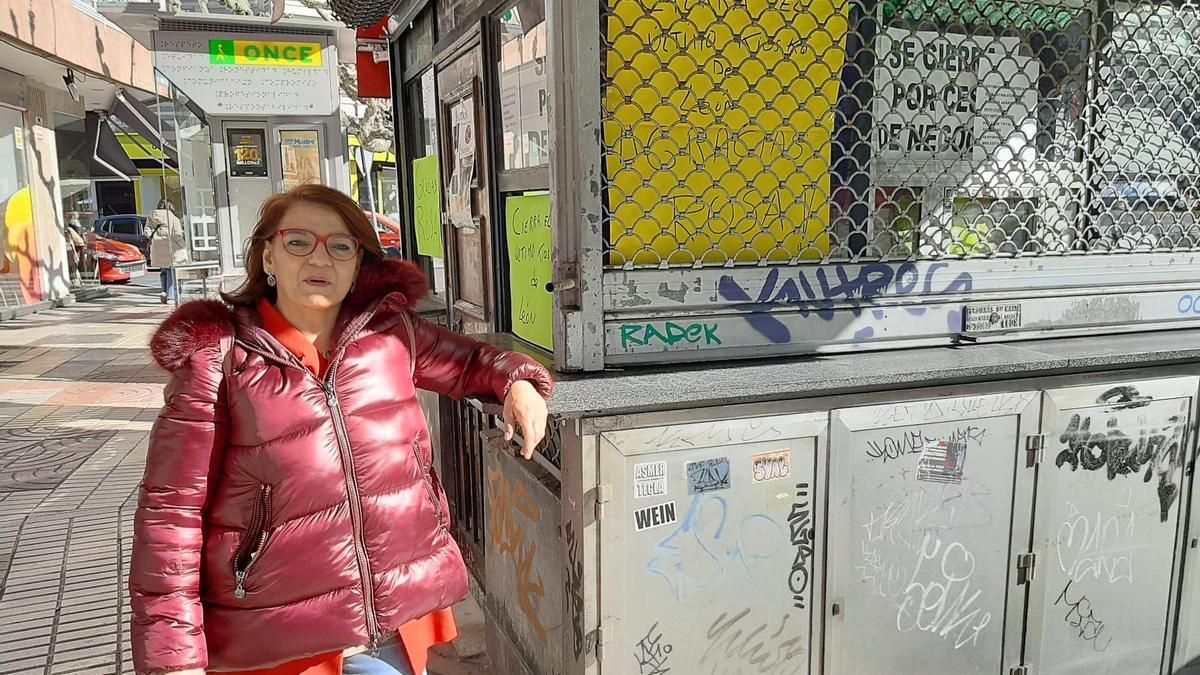 Rosa María Couto se despide en estos días del quiosco de la plaza de la Inmaculada en León. 