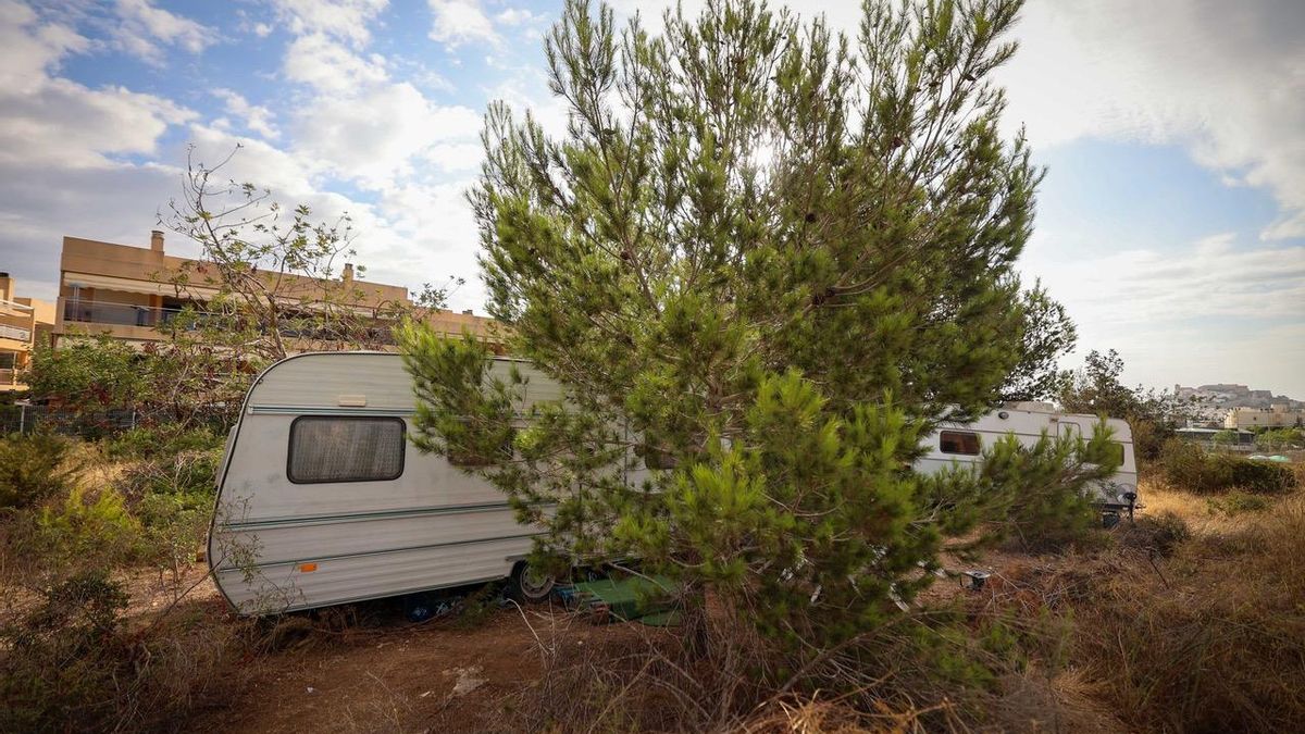 Algunas de las caravanas están pegadas a una comunidad de vecinos.