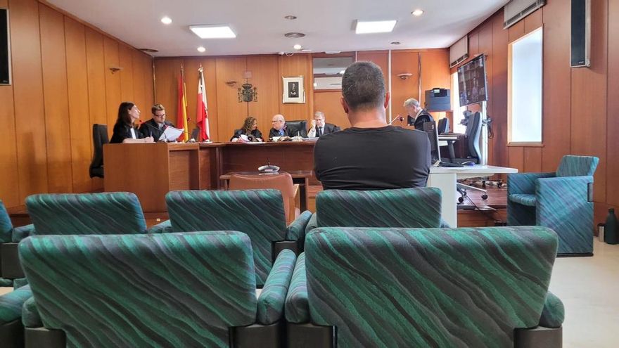 Un acusado de maltratar y abusar sexualmente de su hija lo niega: "Le puse unas normas, nada más"
