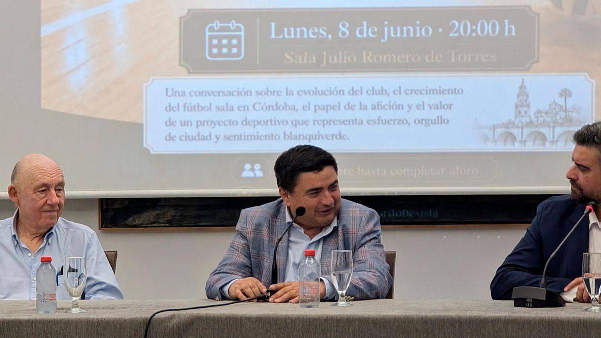 García Román, durante la charla-coloquio este lunes