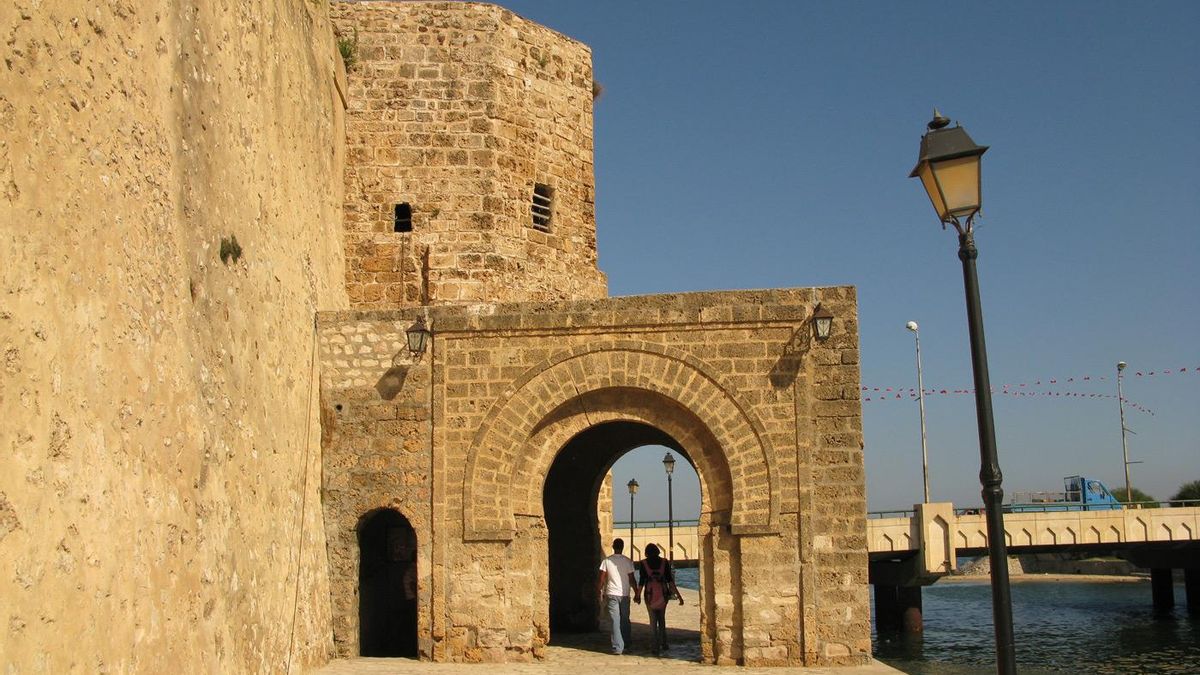 Puerta del Viejo Puerto. Las fortificaciones actuales de Bizerta se deben a la preocupación del Imperio Otomano por frenar a los españoles.