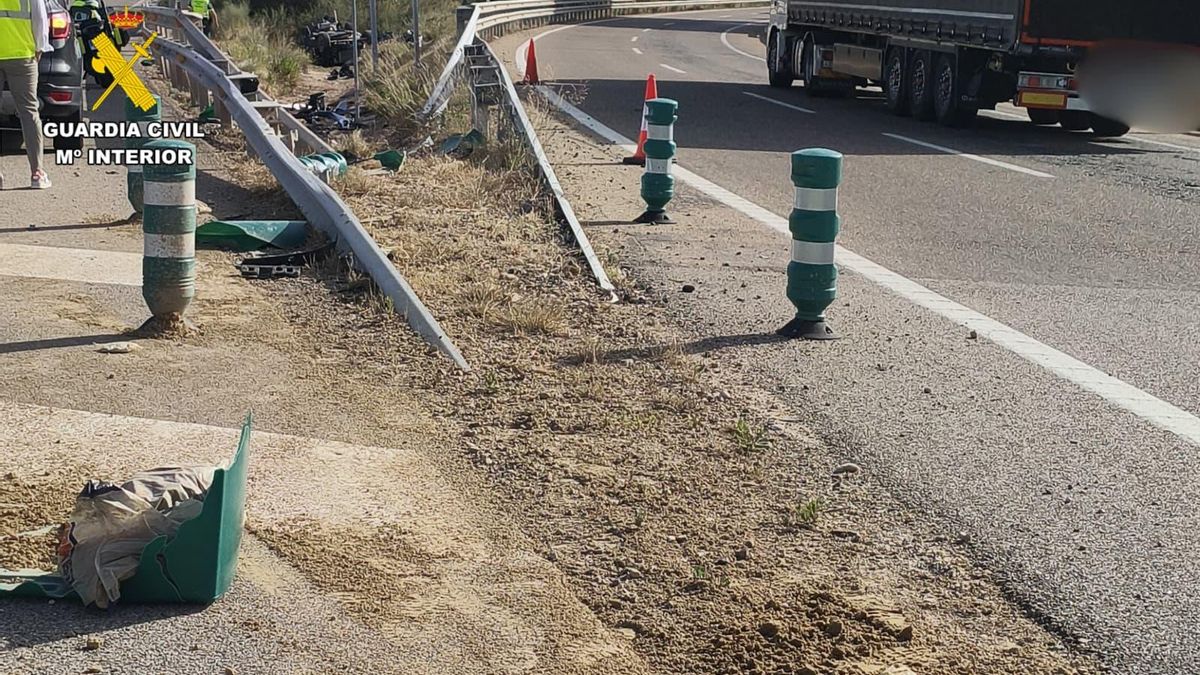Un conductor de 53 años fallece tras volcar con su coche en la A-23 a su paso por Zaragoza