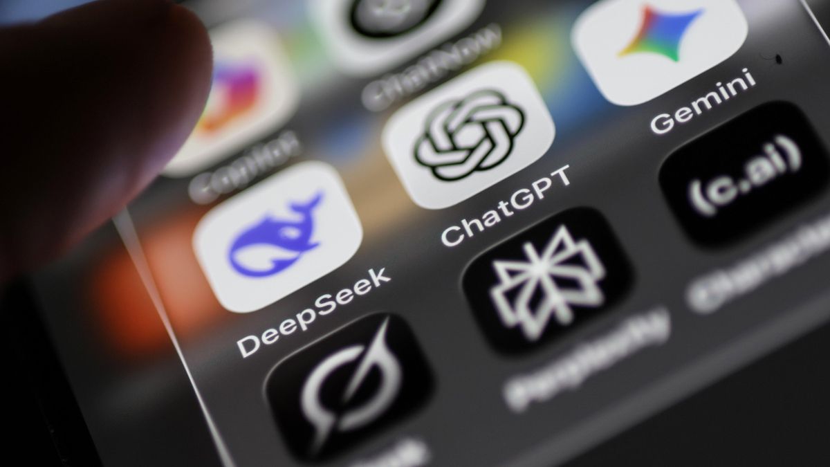 EEUU expulsa a la IA china DeepSeek del sector público y recrudece la guerra fría tecnológica