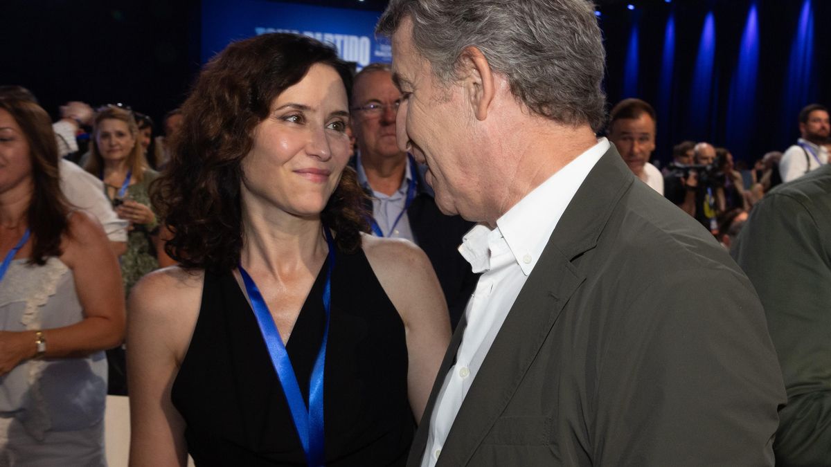 Ayuso y Feijóo, durante el Congreso Nacional del PP de julio.